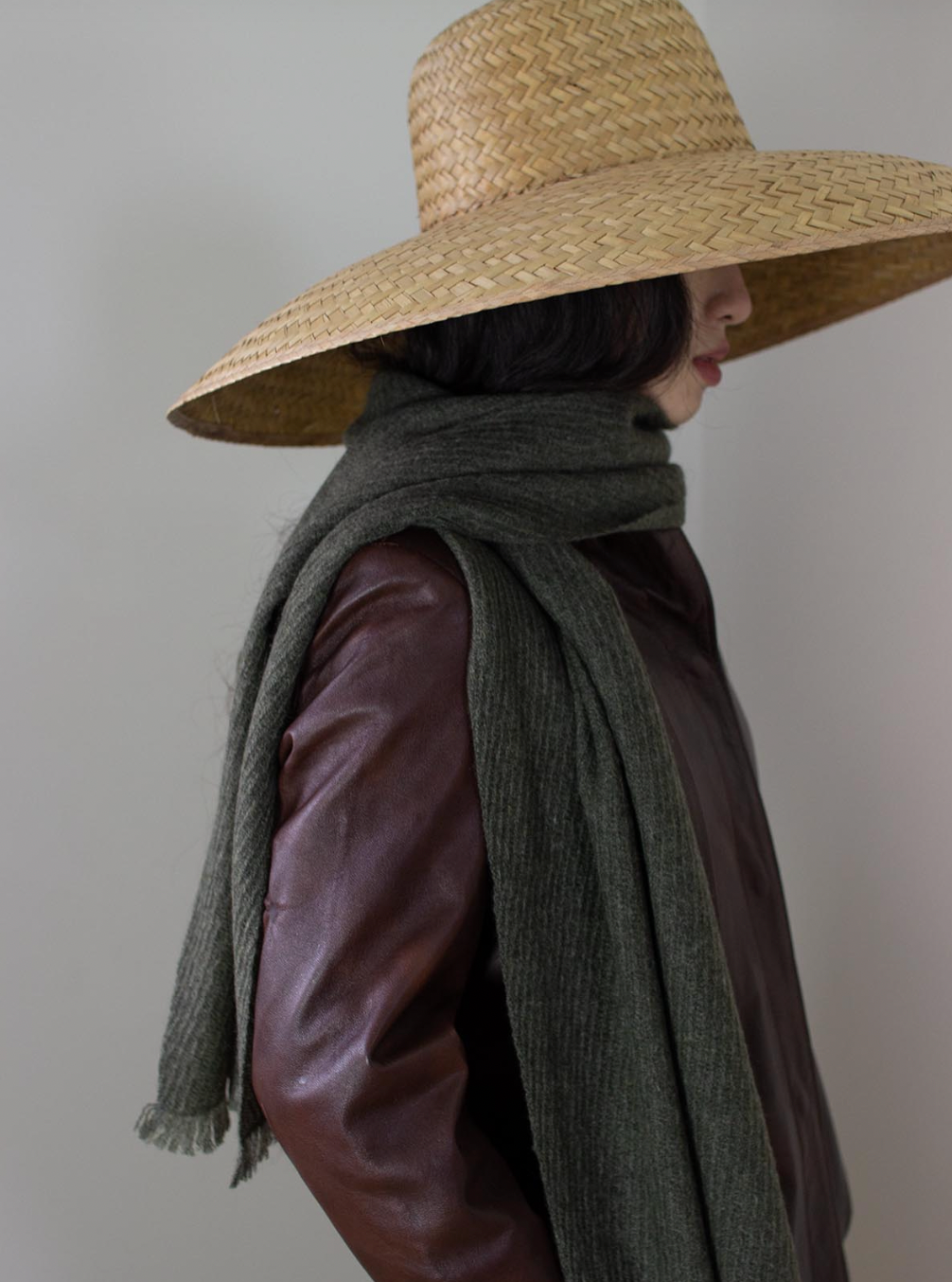 Oats & Rice Traveller Plain Cashmere Scarf in Green Moss – T.Karn